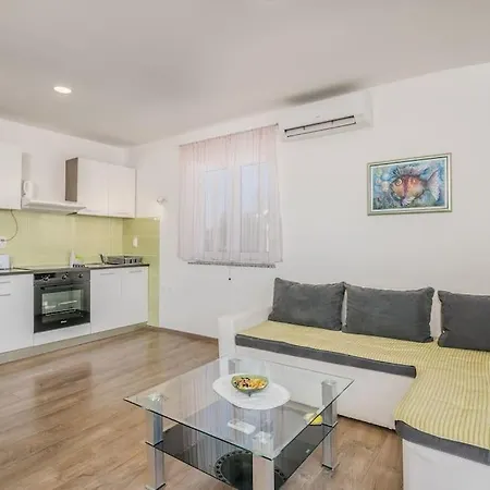 Apartament With Balcony Very Close To The Sea Klimno
