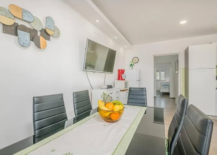 With Balcony Very Close To The Sea Apartment Klimno