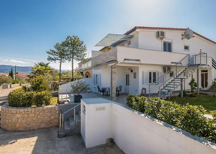 Apartment With Balcony Very Close To The Sea Klimno