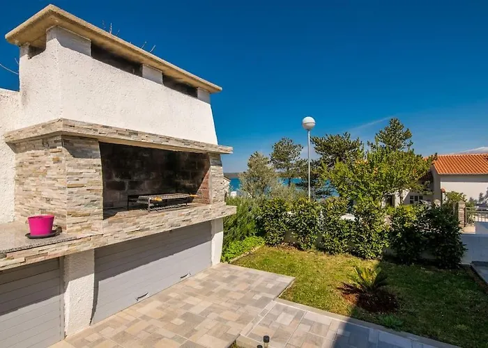 With Balcony Very Close To The Sea Apartman Klimno