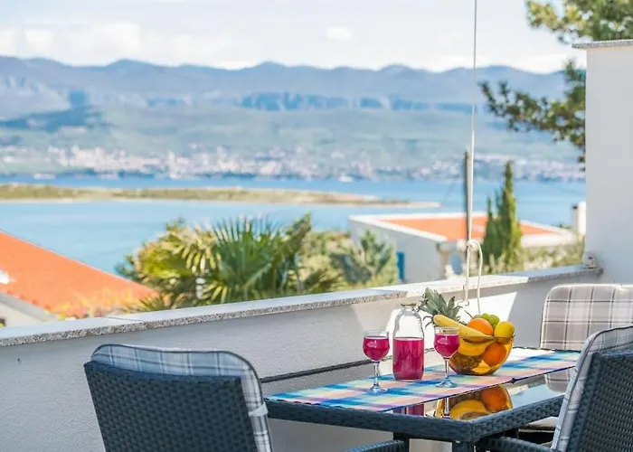 Apartment With Balcony Very Close To The Sea