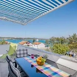 Apartment With Balcony Very Close To The Sea Klimno