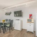 With Balcony Very Close To The Sea Apartment