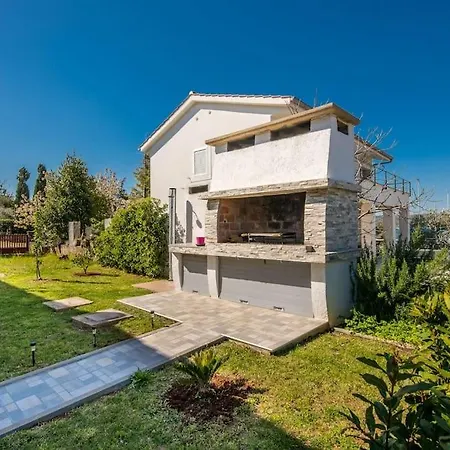 With Balcony Very Close To The Sea Apartment